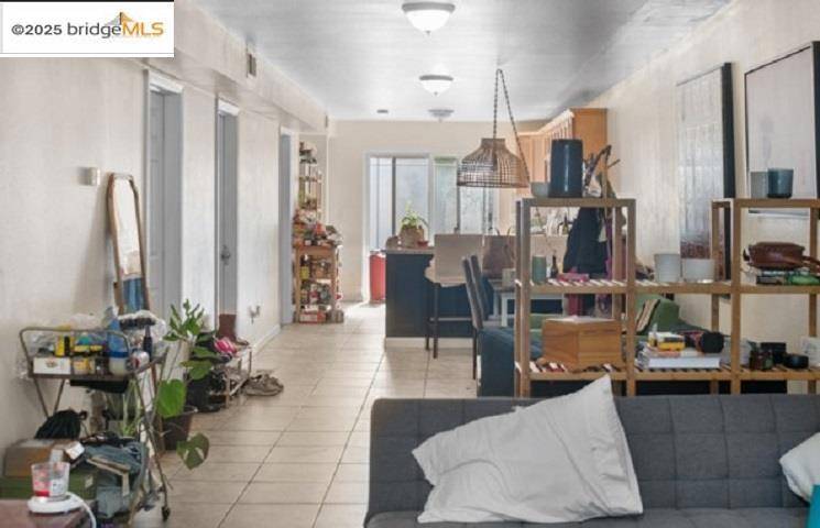 Oakland, CA 94608,3433 Haven downstairs #1