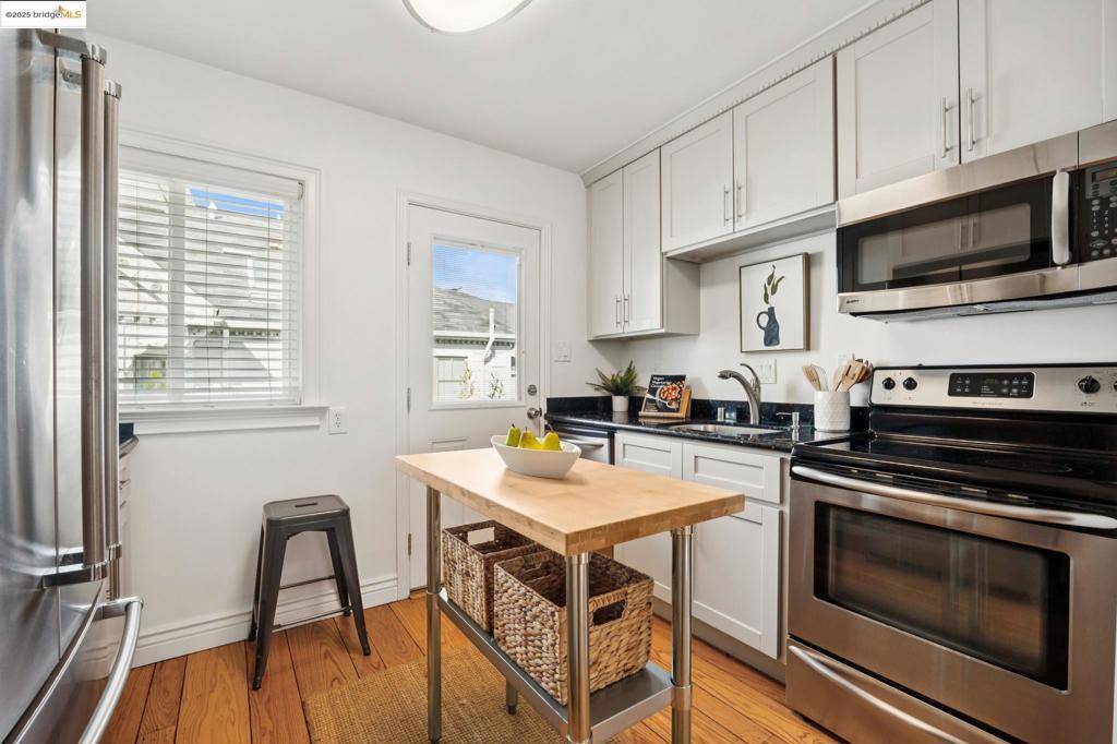 Berkeley, CA 94709,1609 Bonita Ave #3