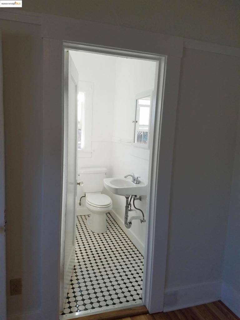 Oakland, CA 94606,Address not disclosed