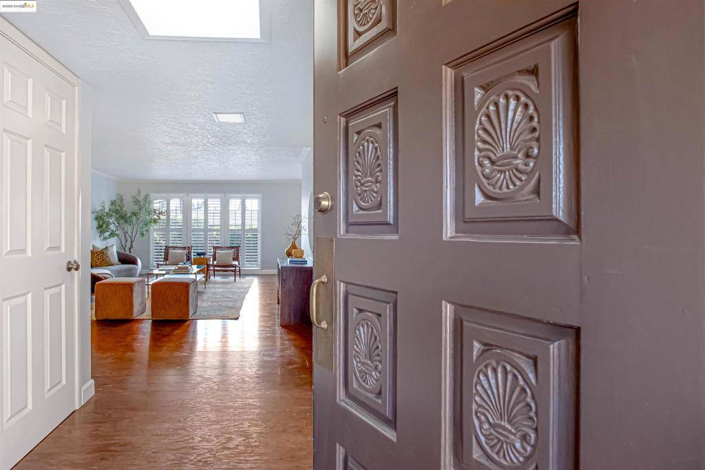 Sacramento, CA 95831,7036 13Th St