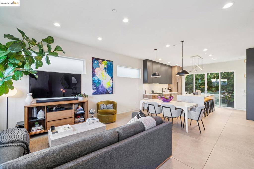 Oakland, CA 94607,1606 Willow St