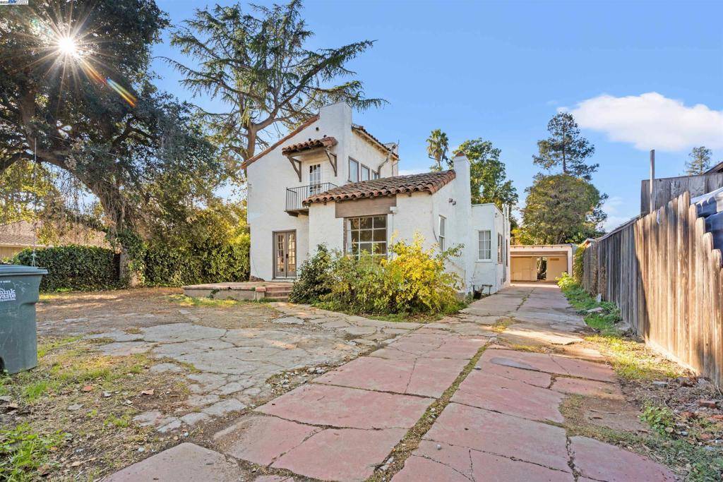 East Palo Alto, CA 94303,2081 Oakwood Dr