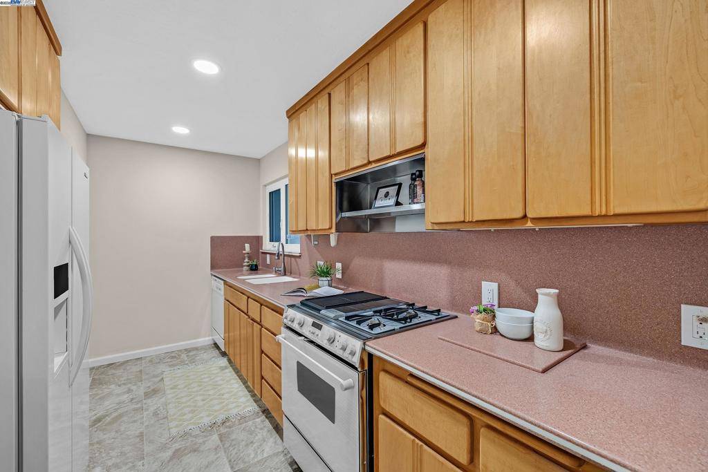 Union City, CA 94587,32778 Sumac Street