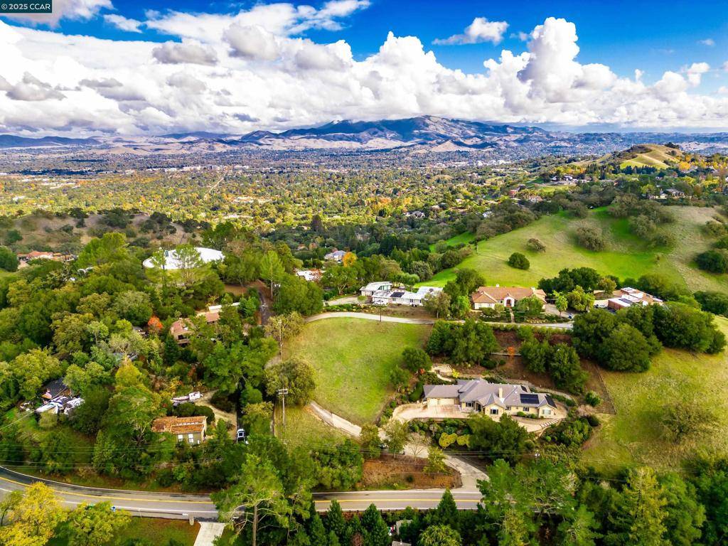 Lafayette, CA 94549,8 Gable Lane