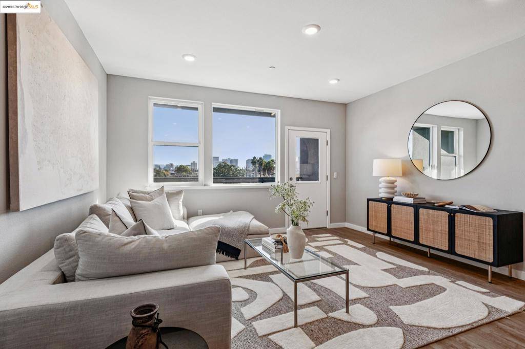 Oakland, CA 94607,2400 Adeline ST #404