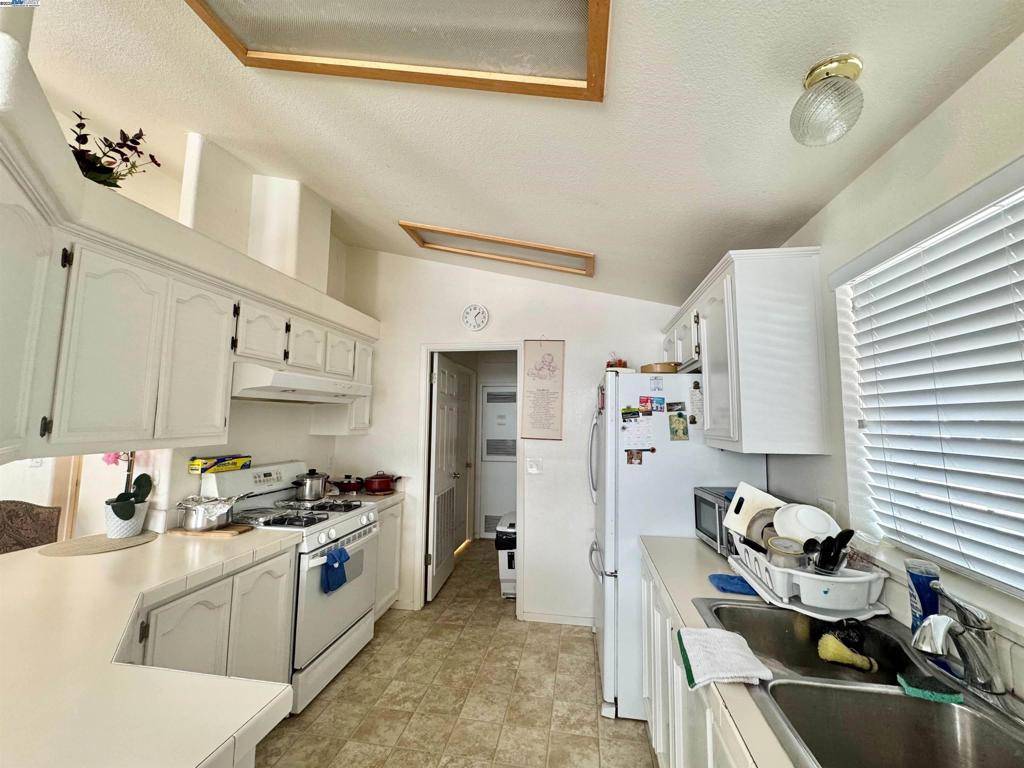 Sunnyvale, CA 94089,1220 Tasman Dr