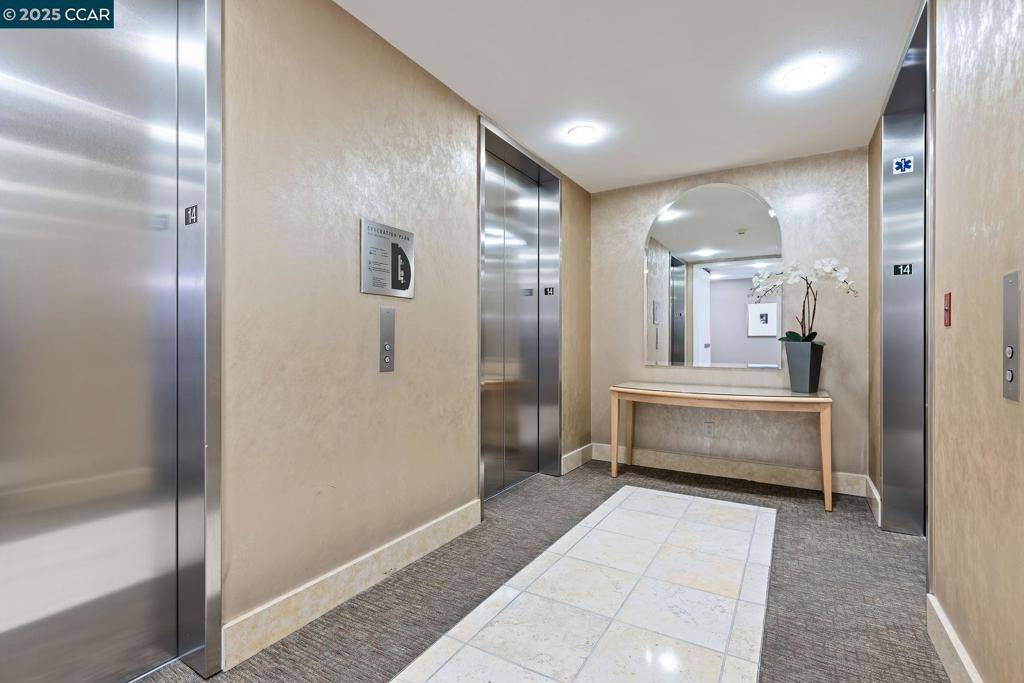 Oakland, CA 94612,1 Lakeside Dr #1404