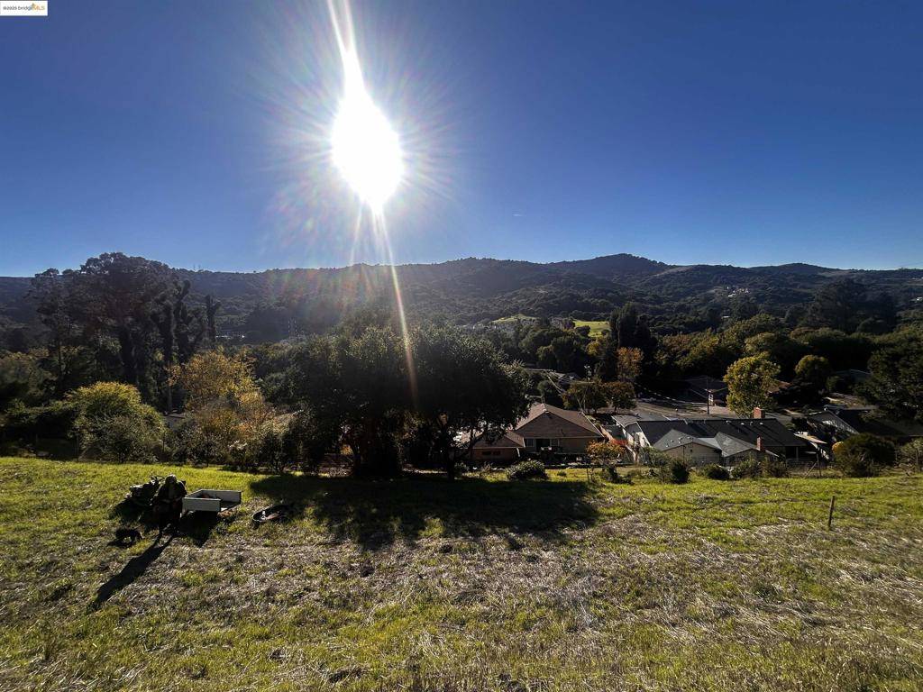 El Sobrante, CA 94803,7 Abbey Ln