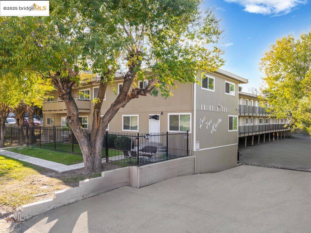 Antioch, CA 94509-4945,3126 Lone Tree Way