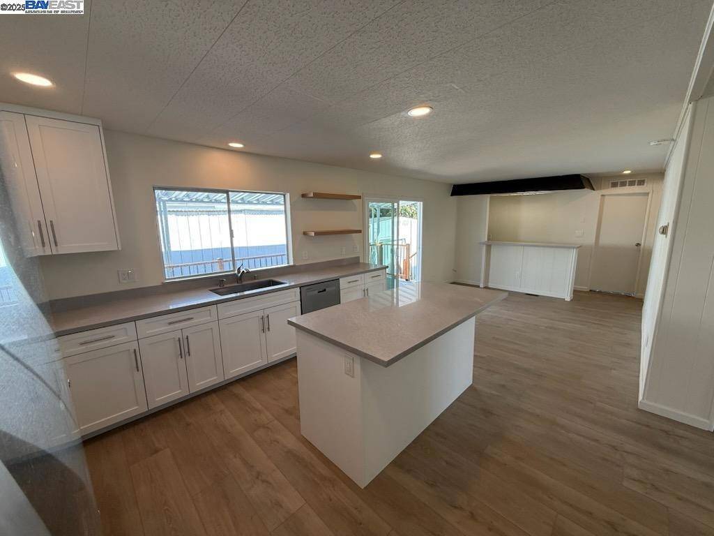 Fremont, CA 94555,4141 Deepcreek