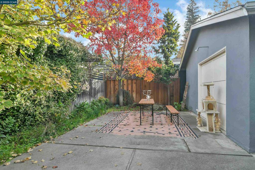 Martinez, CA 94553,2437 Alhambra ave