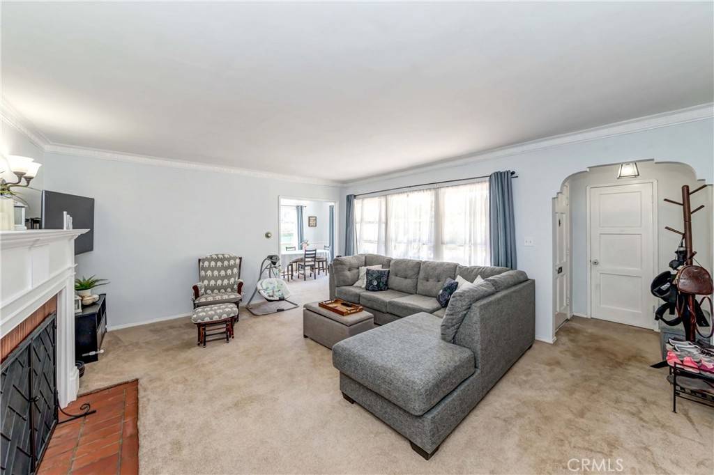 Altadena, CA 91001,2716 Raymond AVE