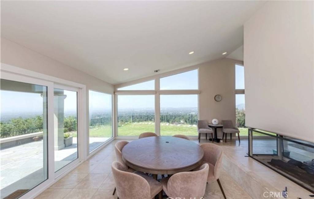Altadena, CA 91001,2966 Zane Grey
