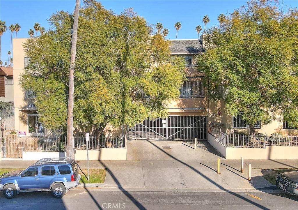 Los Angeles, CA 90006,976 Elden AVE
