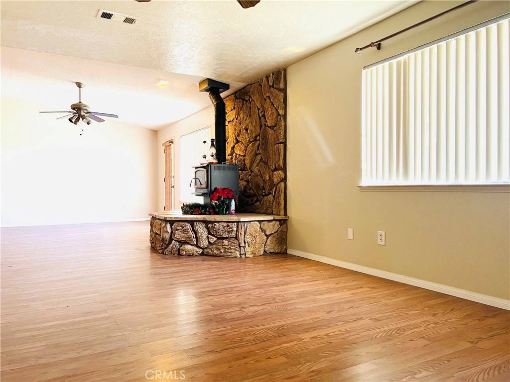Oak Hills, CA 92344,10335 Columbine RD