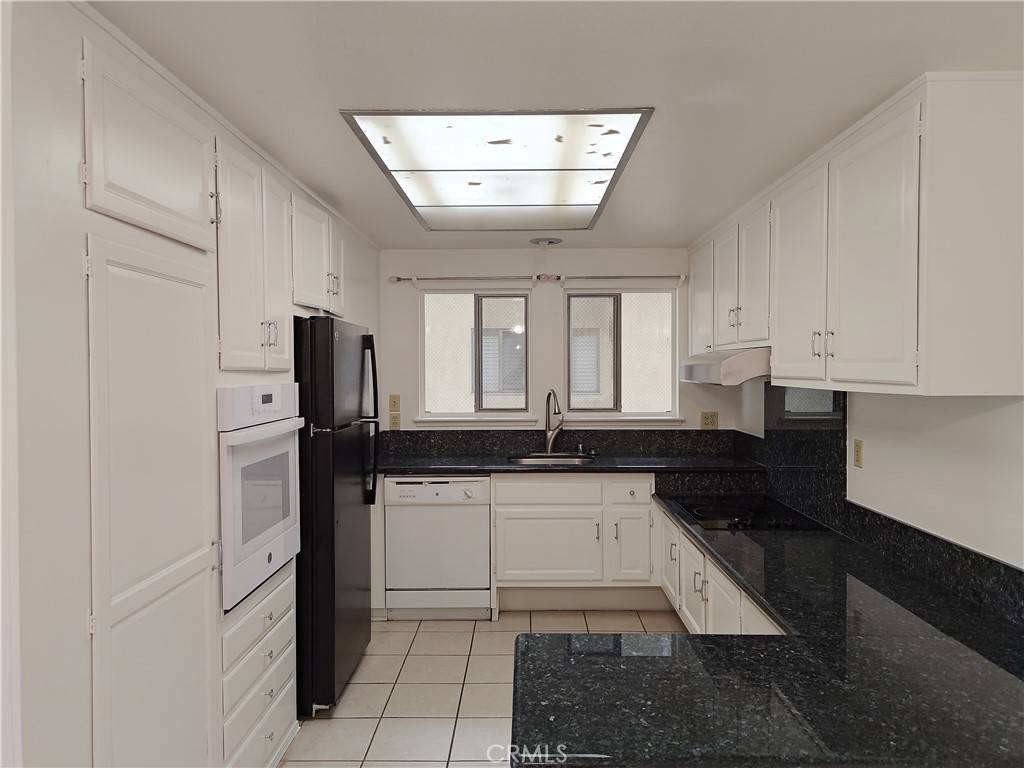Laguna Woods, CA 92637,2122 Ronda Granada #P