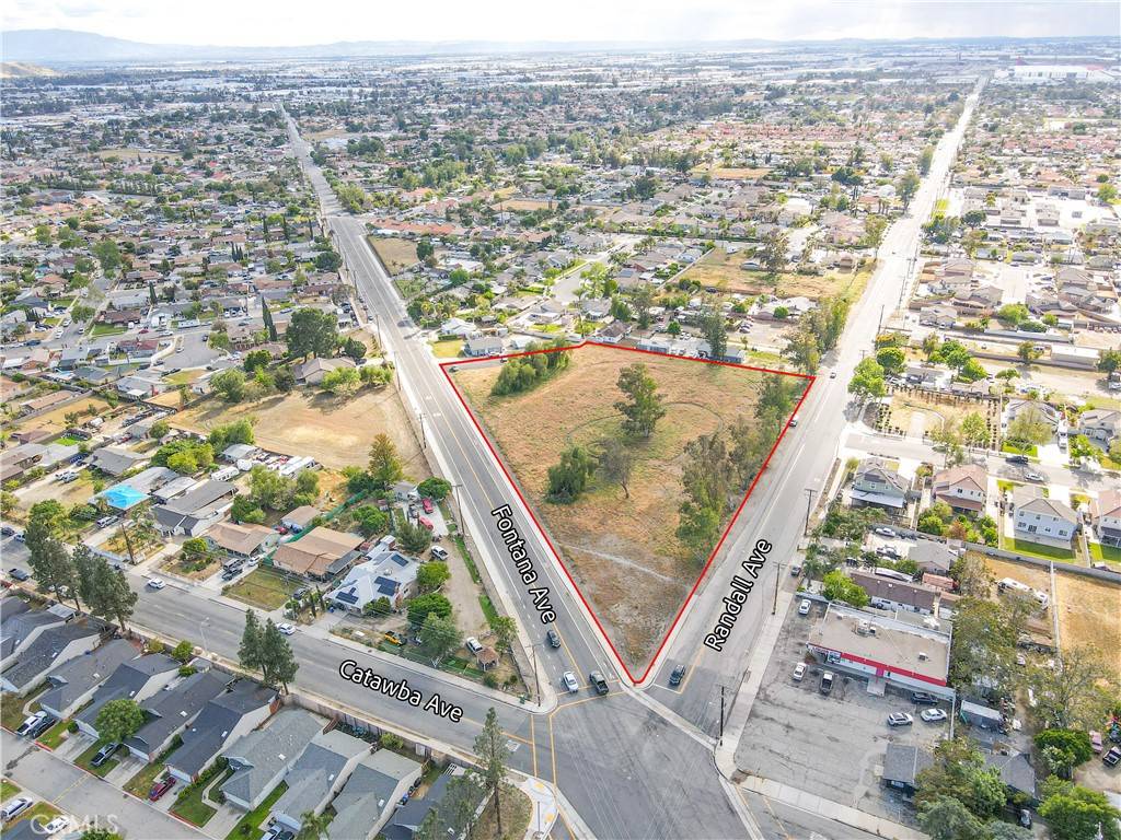 Fontana, CA 92335,15867 Randall AVE