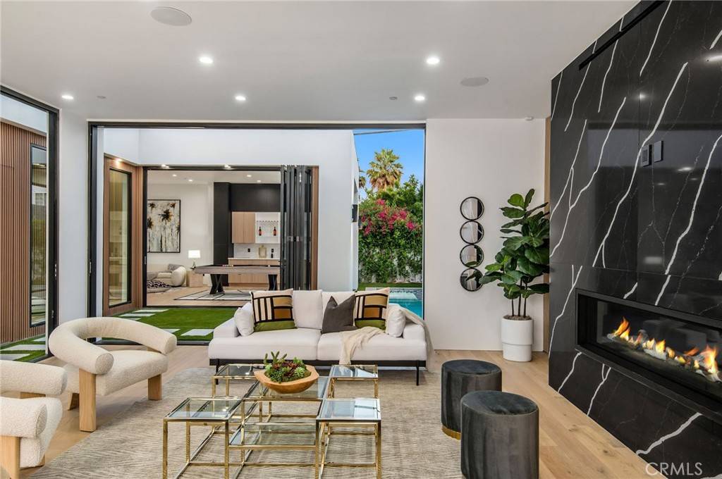 Encino, CA 91316,5132 Lindley AVE