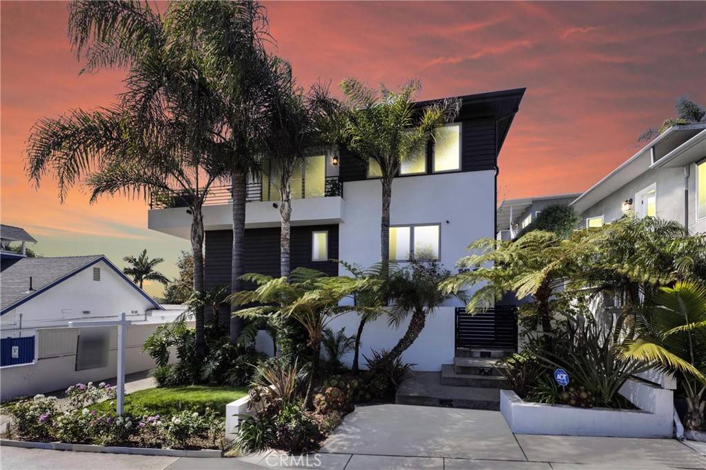 Manhattan Beach, CA 90266,1542 Manhattan Beach BLVD
