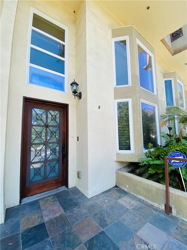 Valley Village, CA 91607,4959 Laurel Canyon BLVD