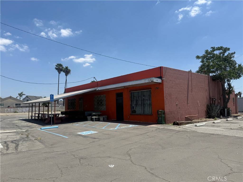 Fontana, CA 92335,15542 San Bernardino AVE