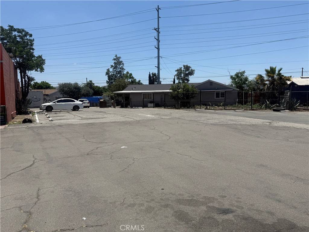 Fontana, CA 92335,15542 San Bernardino AVE