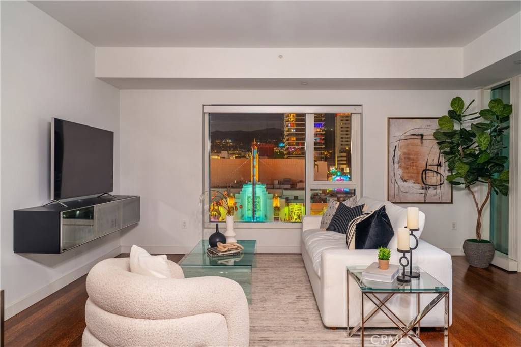 Los Angeles, CA 90028,6250 Hollywood BLVD #7G