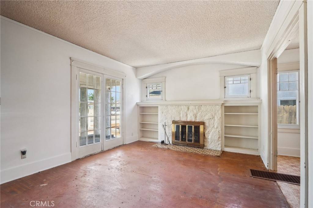 Santa Paula, CA 93060,542 Ojai RD