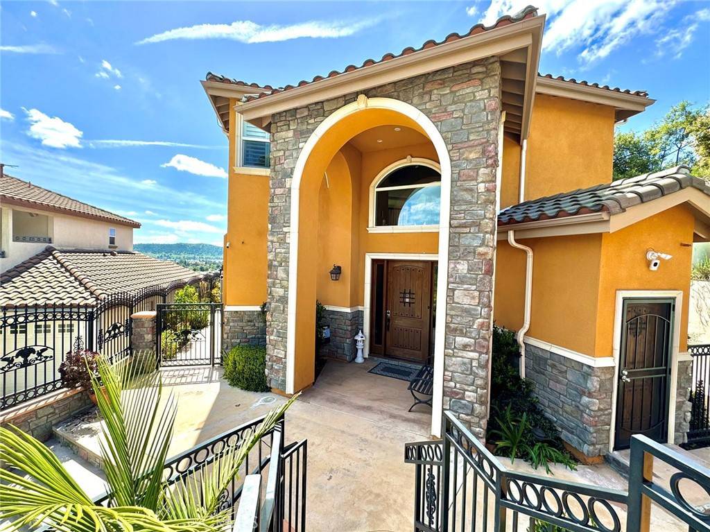 Pomona, CA 91768,1701 Crest View