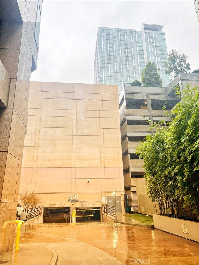 Los Angeles, CA 90017,801 S Grand AVE #1608