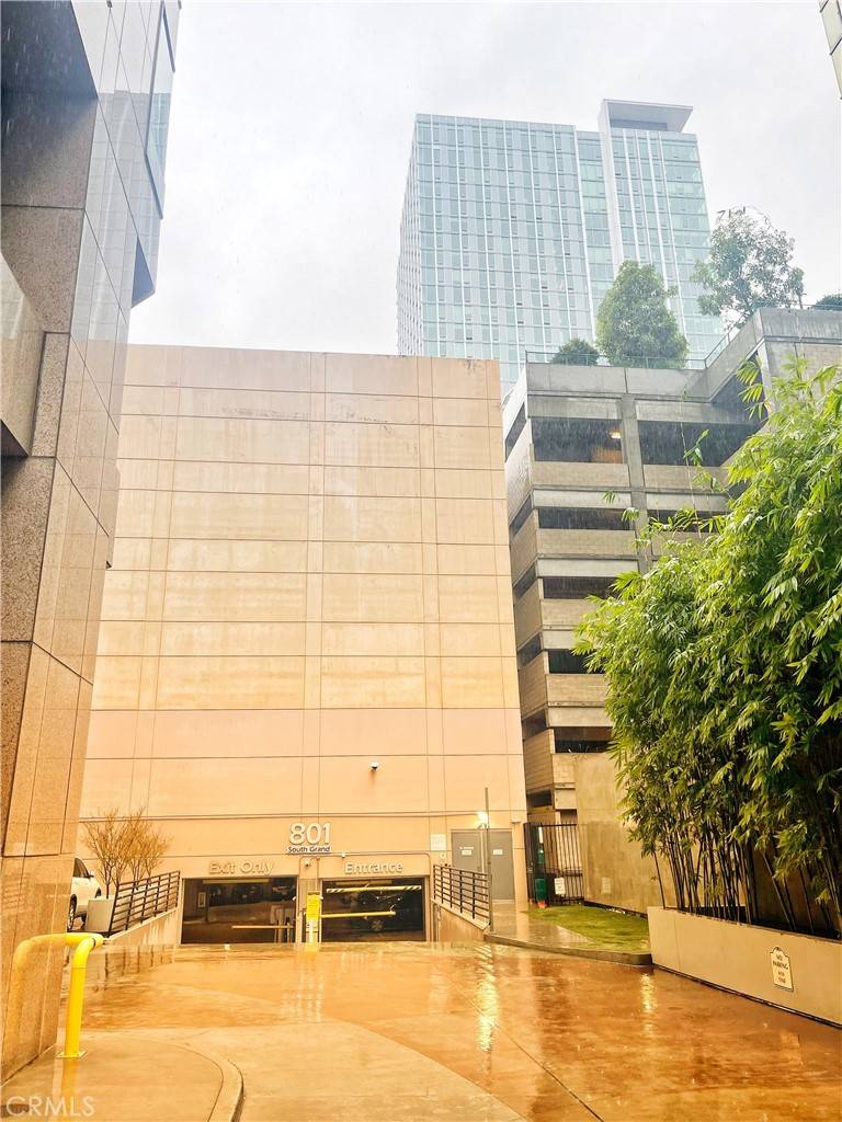 Los Angeles, CA 90017,801 S Grand AVE #1608