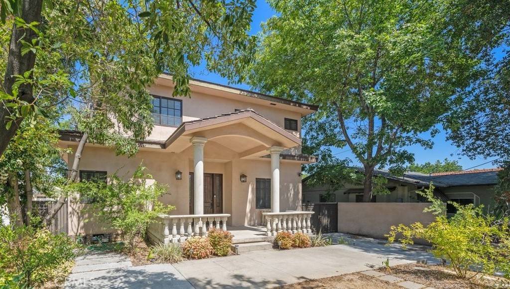 Pasadena, CA 91107,184 S Altadena DR