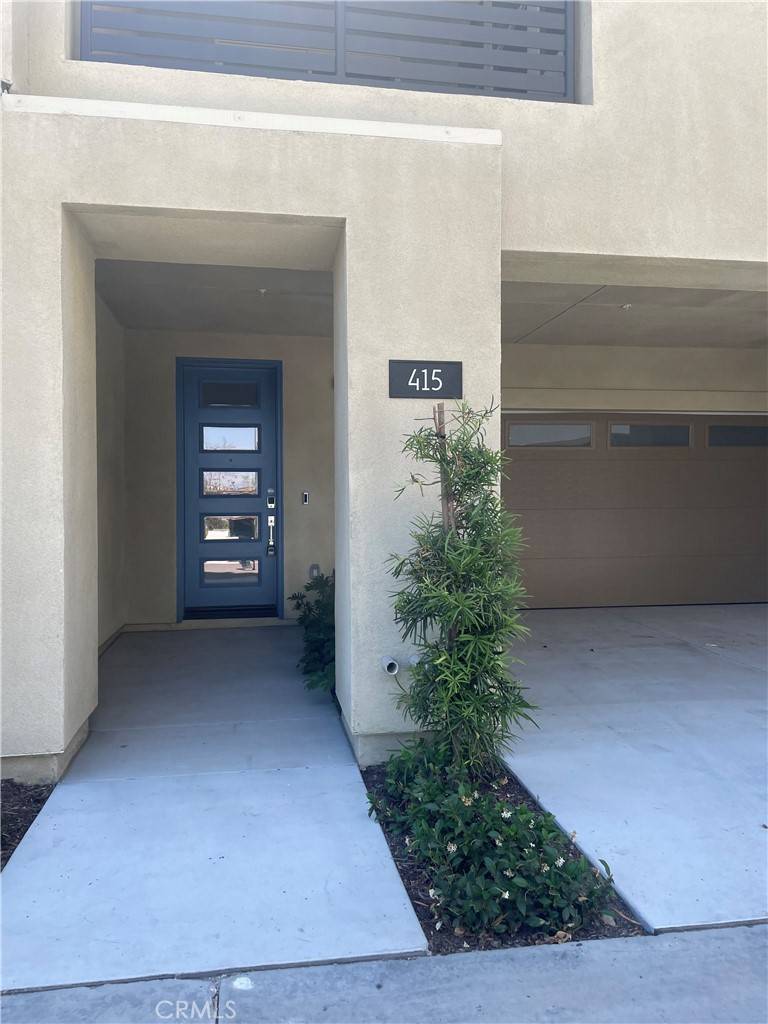 Montebello, CA 90640,415 Mulberry LN
