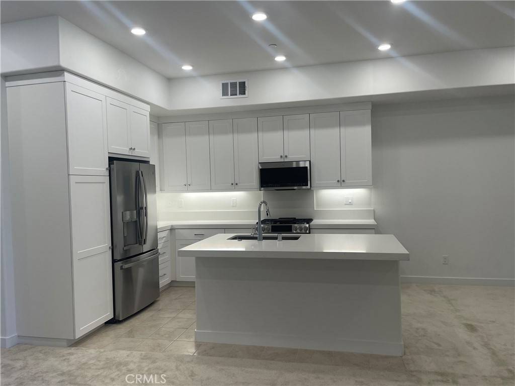 Montebello, CA 90640,415 Mulberry LN