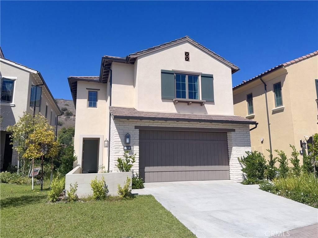 Irvine, CA 92602,160 Statura