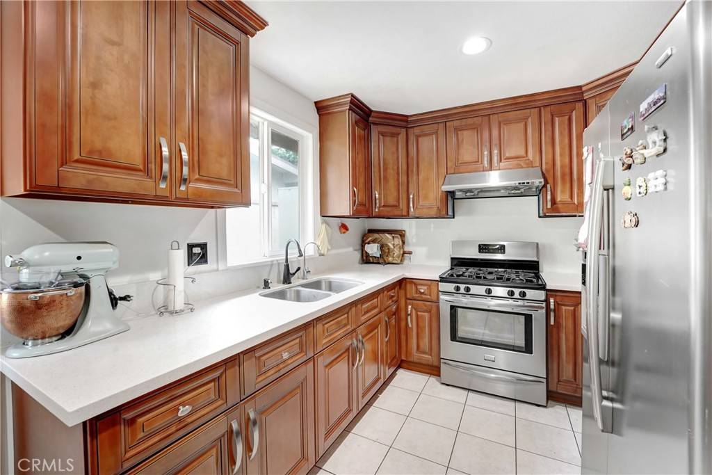 Azusa, CA 91702,137 N Viceroy AVE