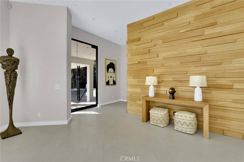 Los Angeles, CA 90046,2341 Zorada CT