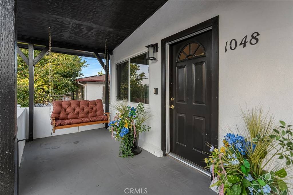 Los Angeles, CA 90042,1048 Dexter ST