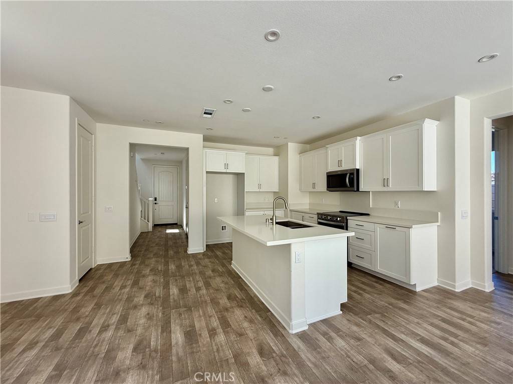 Fontana, CA 92336,16062 Jaegar Ln