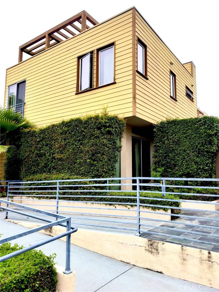 Pasadena, CA 91107,41 N Oak AVE #1