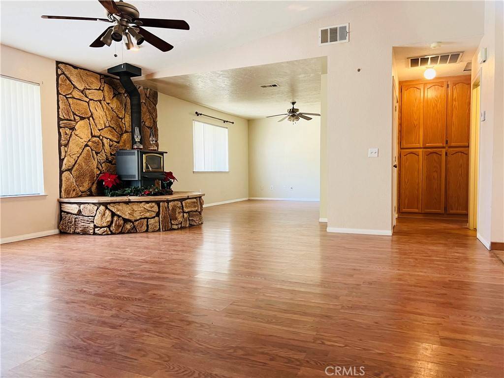 Oak Hills, CA 92344,10335 Columbine RD
