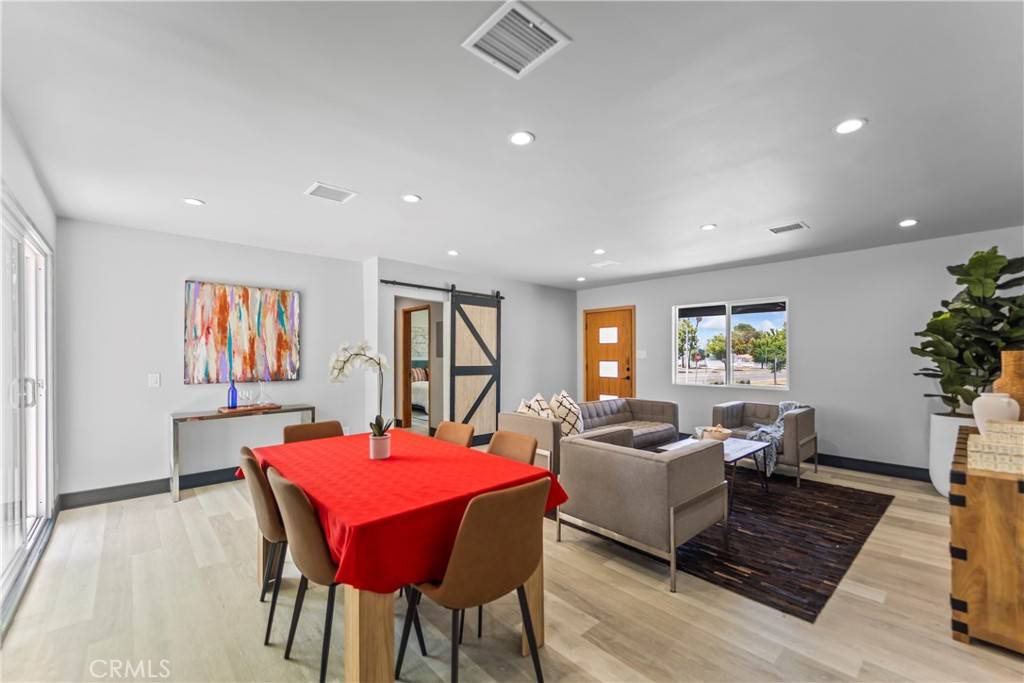 Encino, CA 91316,5606 White Oaks AVE