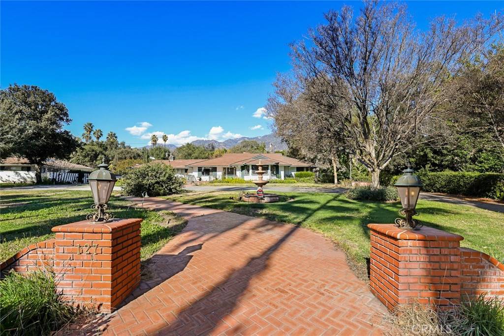Arcadia, CA 91006,1127 W Foothill BLVD