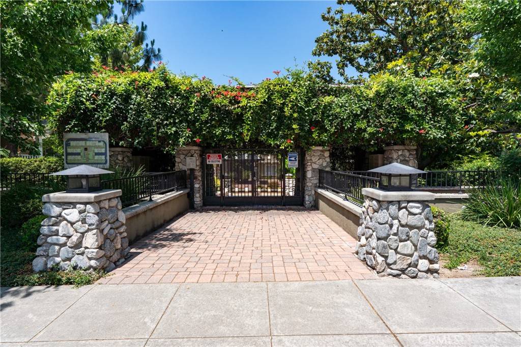 Pasadena, CA 91103,1709 N Fair Oaks AVE #118