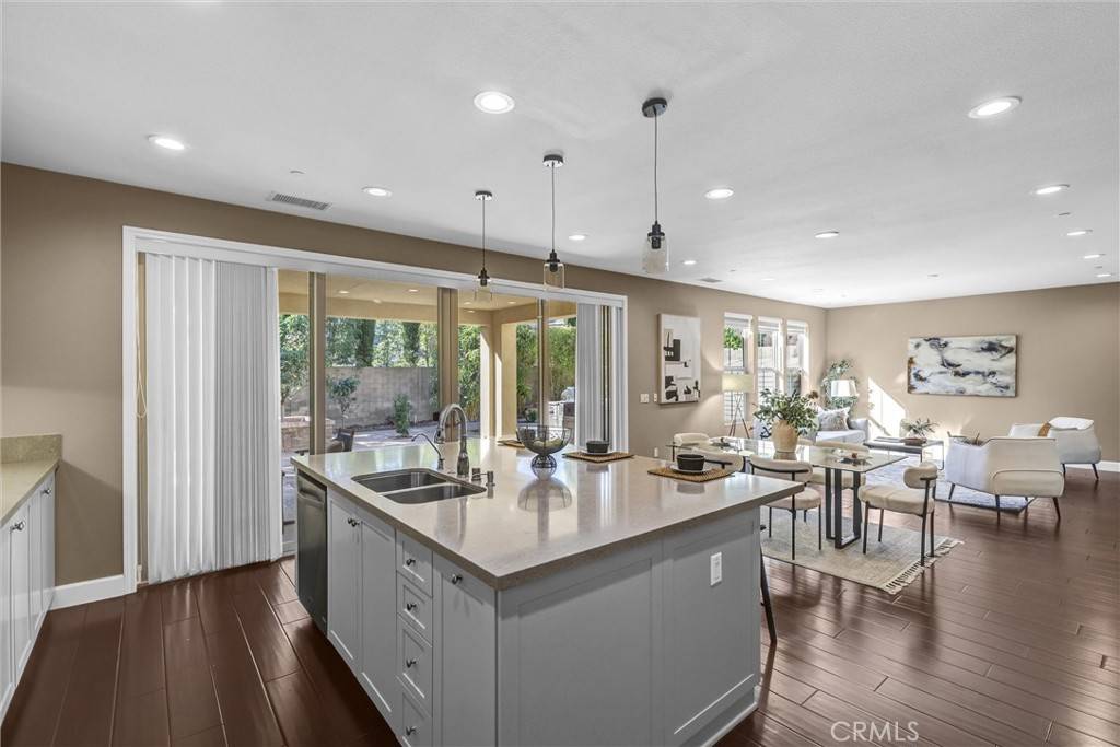 Irvine, CA 92618,147 Yellow Daisy