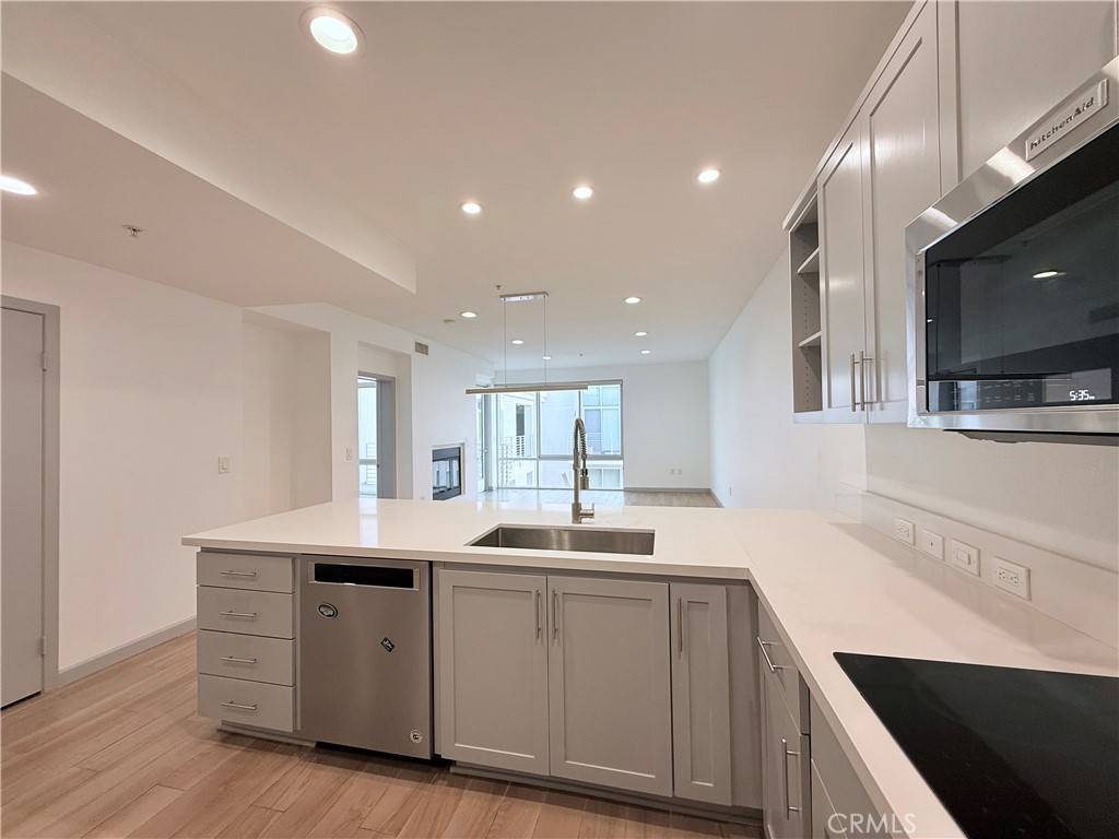 Pasadena, CA 91105,111 S De Lacey AVE #418
