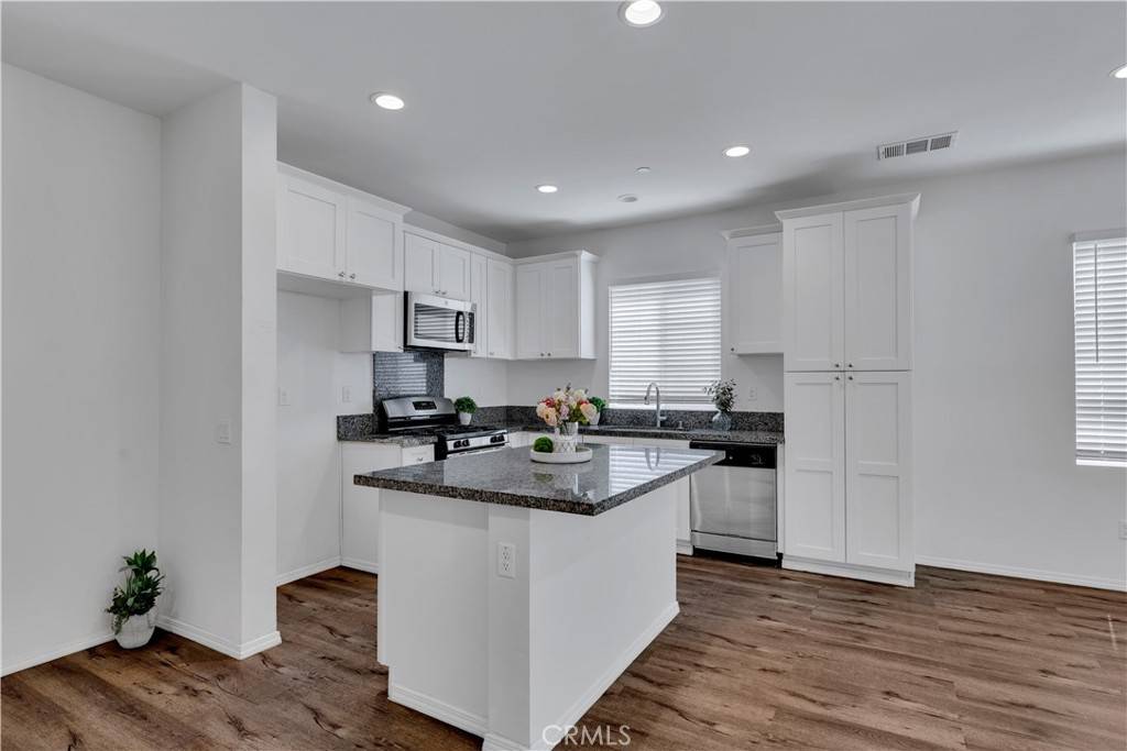 Glendora, CA 91741,273 S Vermont AVE