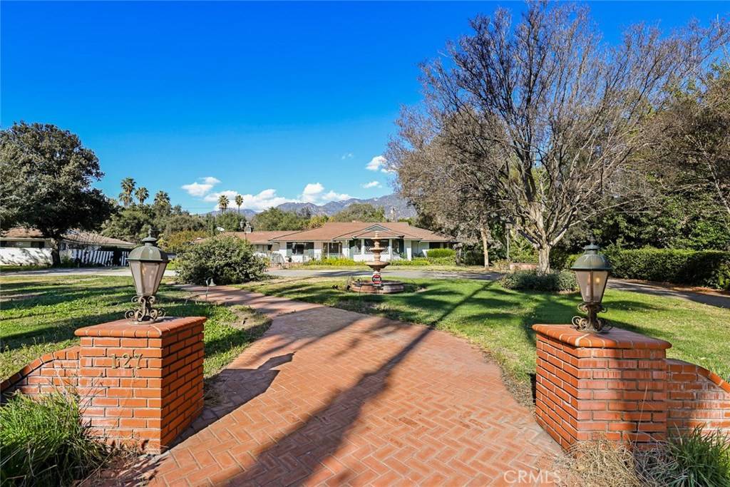 Arcadia, CA 91006,1127 W Foothill BLVD