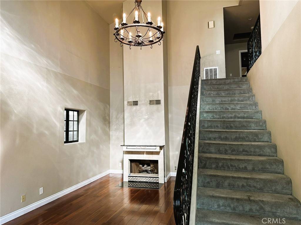 Los Angeles, CA 90027,3856 Udell CT