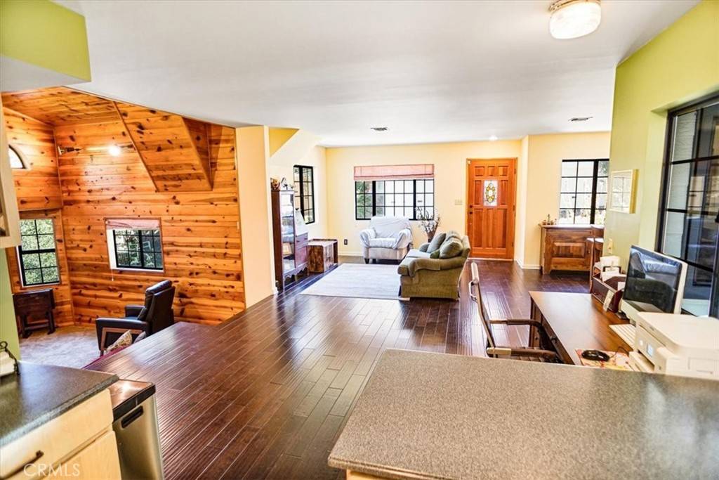 Tujunga, CA 91042,9707 Pinewood AVE